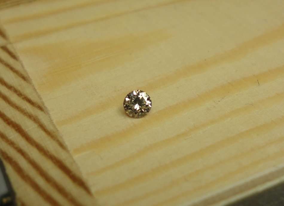0.09 Carat Light Champagne VVS2 Natural Loose Diamond