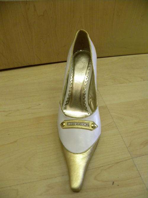 LOUIS VUITTON LEATHER LADIES STILETTO IN WHITE AND GOLD, ELEGANT AND GLAMOROUS