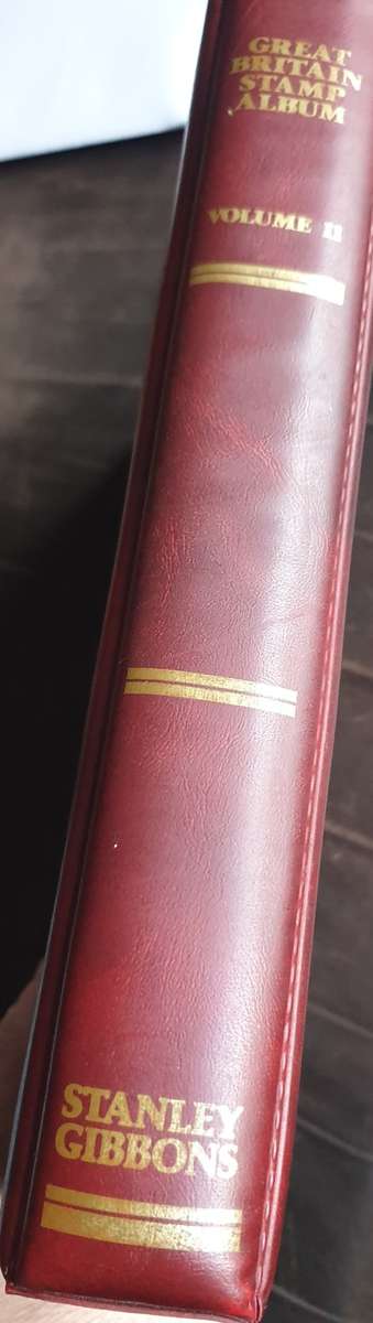 GB Used stamps 60s/ 70s + STANLEY GIBBONS GB Stamp album (PLEASE NOTE PAGE CONDITION IN PHOTOS)