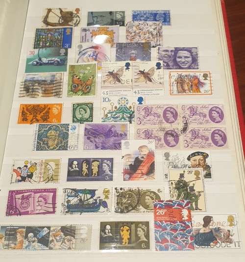 GB Used stamps 60s/ 70s + STANLEY GIBBONS GB Stamp album (PLEASE NOTE PAGE CONDITION IN PHOTOS)