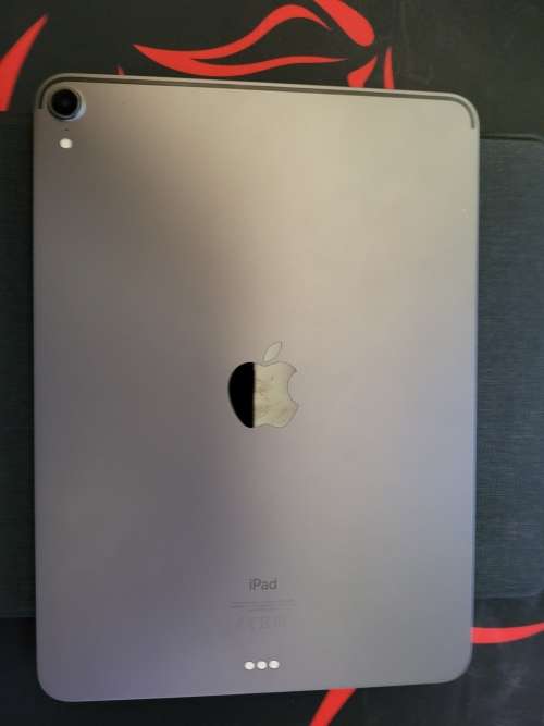 iPad Pro 11 256GB WiFi with Apple Keyboard Cover + Apple Pencil