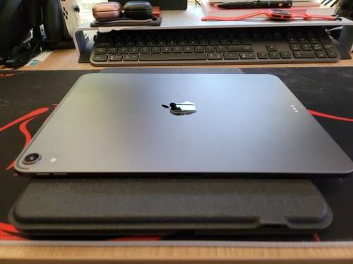 iPad Pro 11 256GB WiFi with Apple Keyboard Cover + Apple Pencil