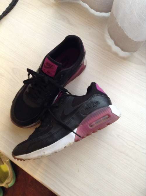 Nike Womens Air Max 90 - Size 4