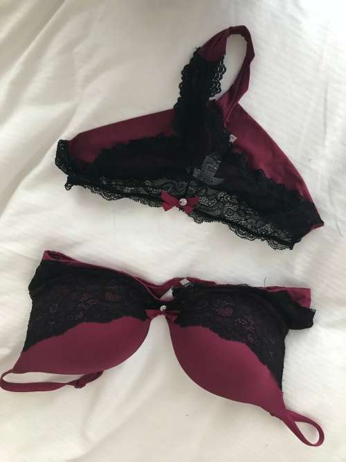 Guess Bra and thong set - 34B