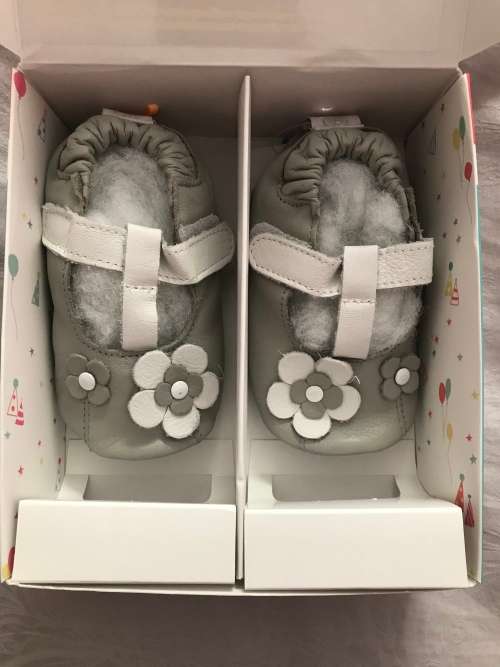 ShooShoos Grey Flower pumps - 18 to 24 months