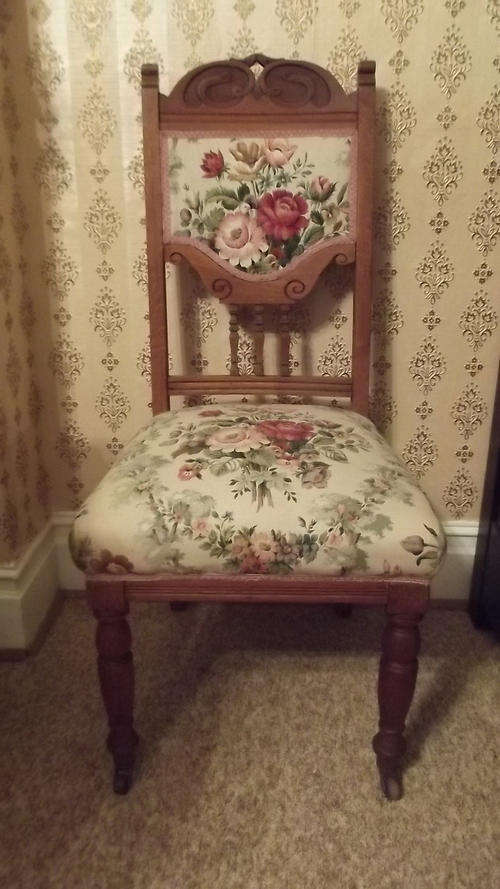 2 Identical Antique Oak Chairs Circa 1934 Beautiful !!