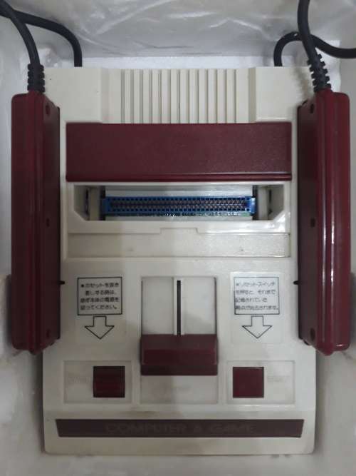 FAMICOM 8BIT TV GAME SYSTEM + GAME CARTRIDGES