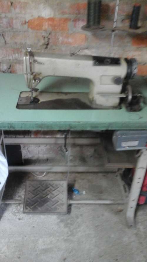 industrial sewing machine perfect working condition ( consol )