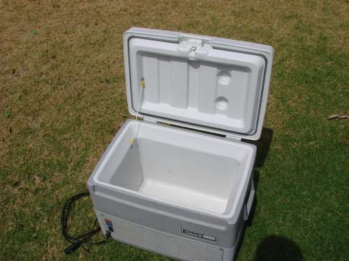 COLEMAN 12V DC Cooler box