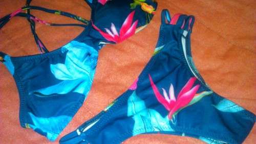 Stunning floral bikini set. Size xs/6 *Sale