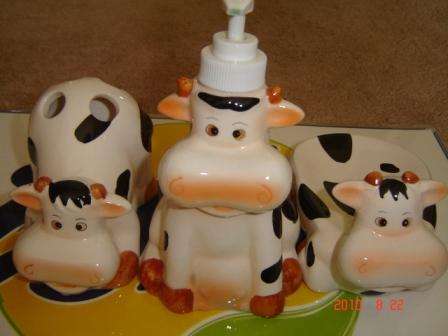 Adorable cow ceramic set of three ***