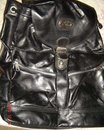 Ladies black back pack - LOW Start