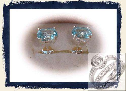 ***R1299***EXQUISITE: PRETTY 925 STERLING SILVER BLUE TOPAZ STUD EARRINGS!!