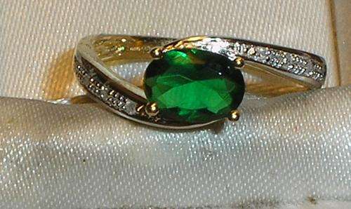 9CT GOLD EMERALD & DIAMOND SOLITAIRE RING - M ~~
