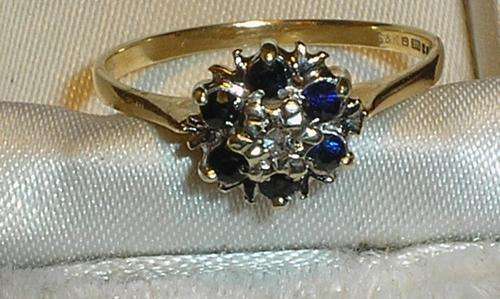 ***R11 900*** 9CT GOLD REAL SAPPHIRE & DIAMOND CLUSTER RING - P