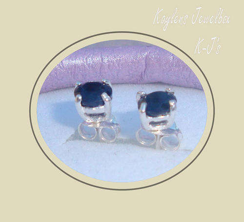 ***R899***EXQUISITE: PRETTY 925 STERLING SILVER SAPHIRE STUD EARRINGS!!