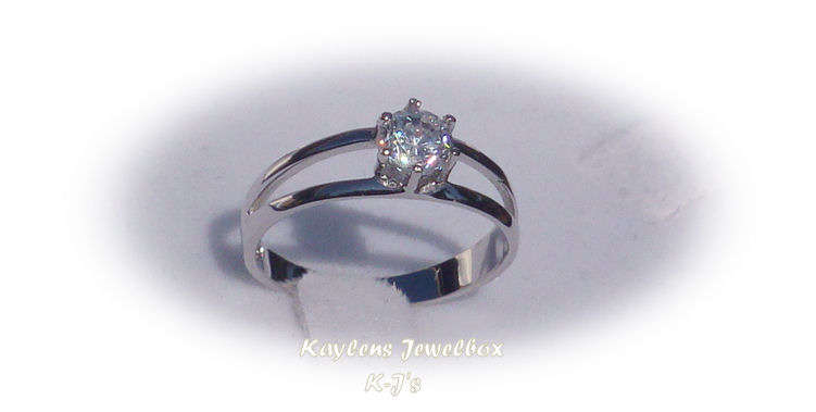 ***R784***ELEGANT, CLASSICAL, 925-STERING SILVER RING SIZE: 6
