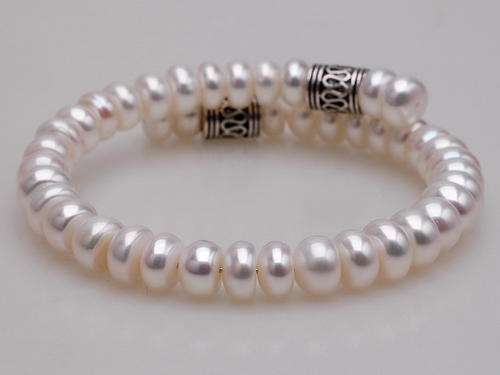 ***R2200***EXQUISITE AND PRICELESS!! White freshwater button pearl antique bracelet