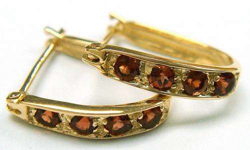 ***R3382***STUNNING! 9KT YELLOW GOLD ROUND GARNET HOOP EARRINGS