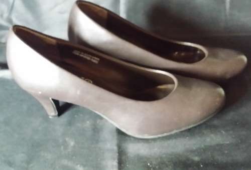 LADIES SIZE 6 SHOES BROWN