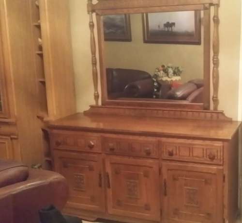 STUNNING OAK DRESSER LARGE MIRROR 3 CUPBOARDS AND 3 DRAWERS / COLLECTION EDENVALE JHB