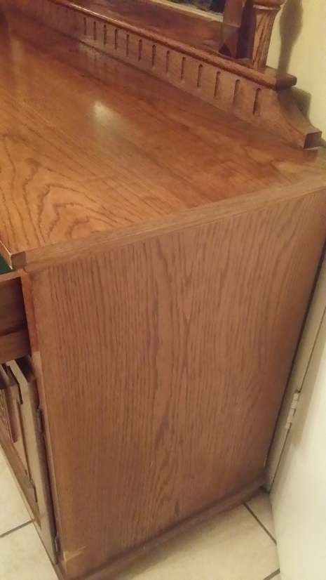 STUNNING OAK DRESSER LARGE MIRROR 3 CUPBOARDS AND 3 DRAWERS / COLLECTION EDENVALE JHB