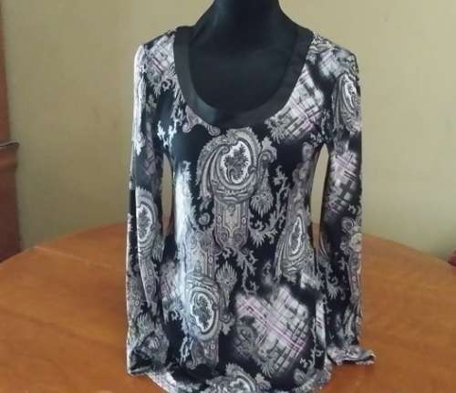STUNNING LADIES TOP SIZE MEDIUM