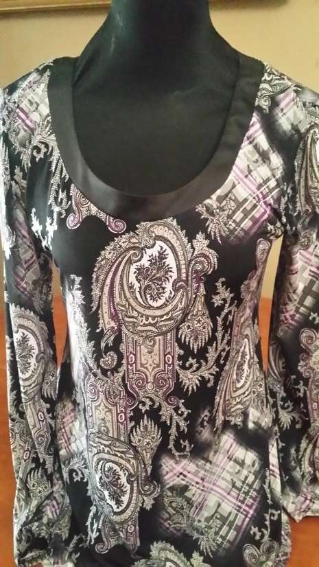 STUNNING LADIES TOP SIZE MEDIUM