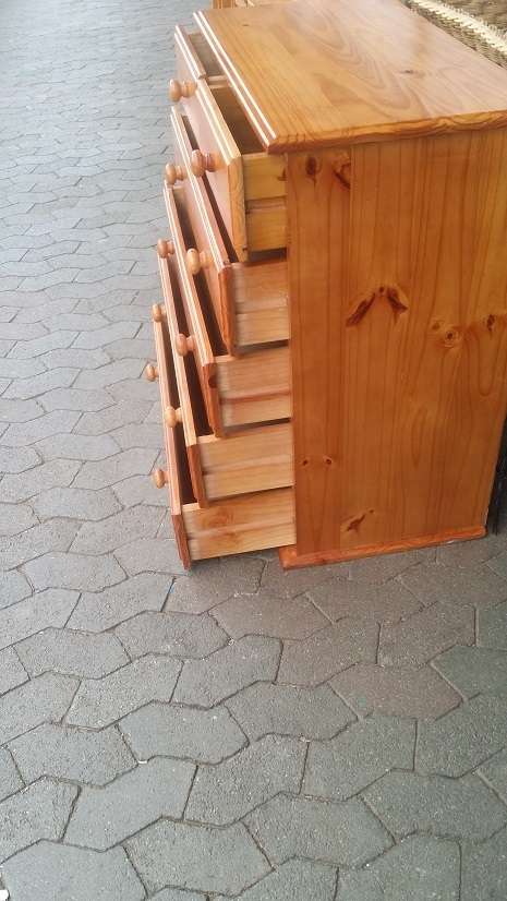 SIX DRAWER SOLID PINE CHEST OF DRAWERS /   COLLECTION ONLY JHB GAUTENG !!!!!!