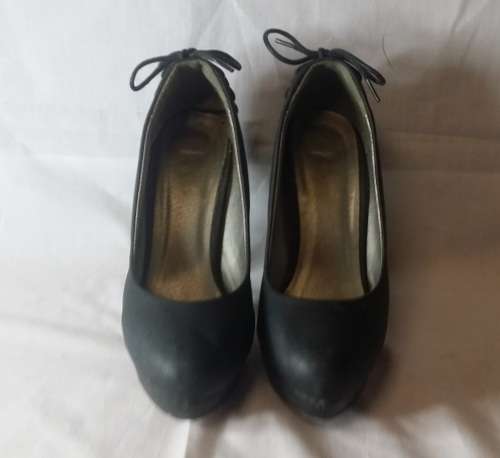 STUNNING LADIES BLACK HIGH HEELS SHOES SIZE 4