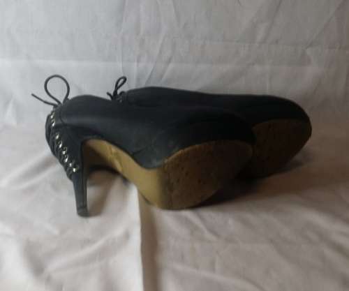 STUNNING LADIES BLACK HIGH HEELS SHOES SIZE 4