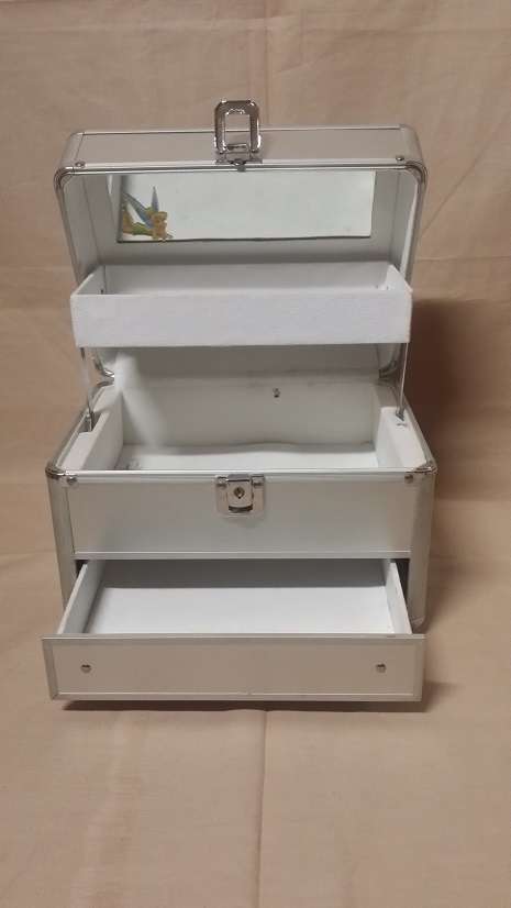 A FABULOUS  JEWELLERY / STORAGE  BOX