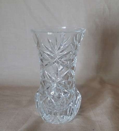 A CRYSTAL CUT GLASS VASE