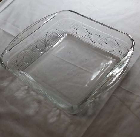 GLASS OVEN PROOF BAKING DISH