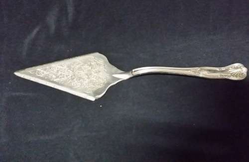 VINTAGE CAKE SLICER AND LIFTER