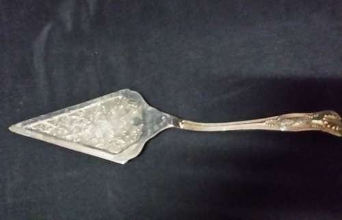 VINTAGE CAKE SLICER AND LIFTER