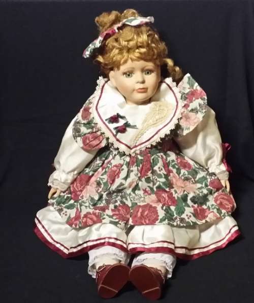 A LARGE VINTAGE PORCELAIN DOLL
