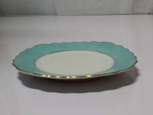 BOUGUET FINE CHINA HAND PAINTED GREEN  WITH GOLD RIM GLIDING  16 CM PLATE