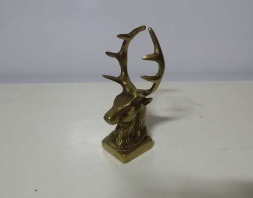 A ANTELOPE  ORNAMENTAL PAPER WEIGHT