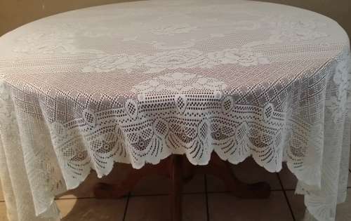 A  LOVELY  OBLONG TABLE CLOTH