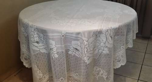 A  LOVELY  OBLONG TABLE CLOTH