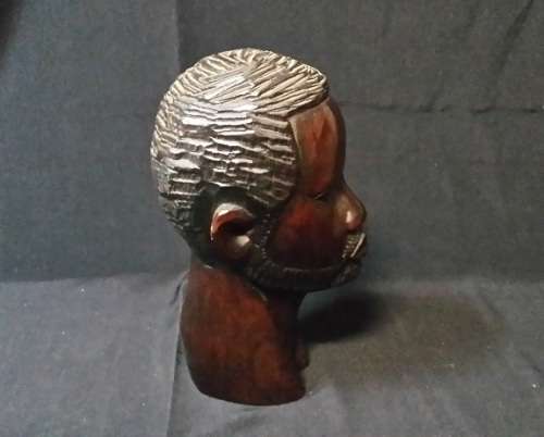 A SOLID WOODEN CARVED SCULPTURE