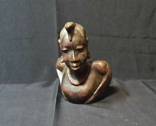 A HAND CARVED  SCULPTURE AFRICAN STATUE