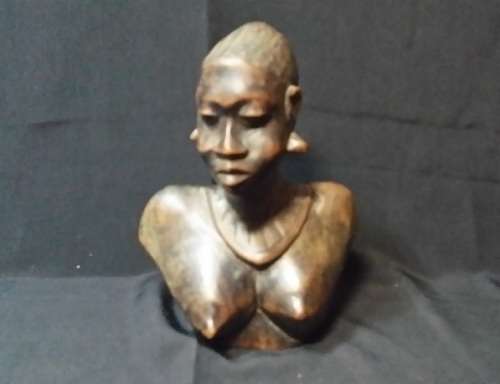 A HAND CARVED  SCULPTURE AFRICAN STATUE