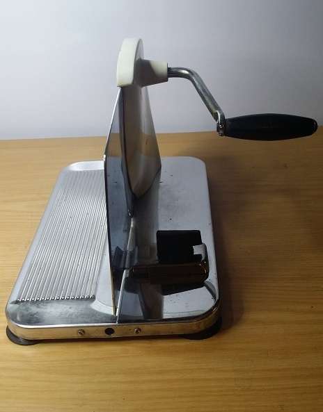 PINEWARE BREAD / COLD MEAT SLICER