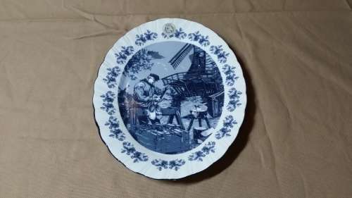 DELFT HOLLAND SPECIAL LIMITED COLLECTORS EDITION THE OLD CLOG MAKER SERIE 2717 OVAL  PLATE