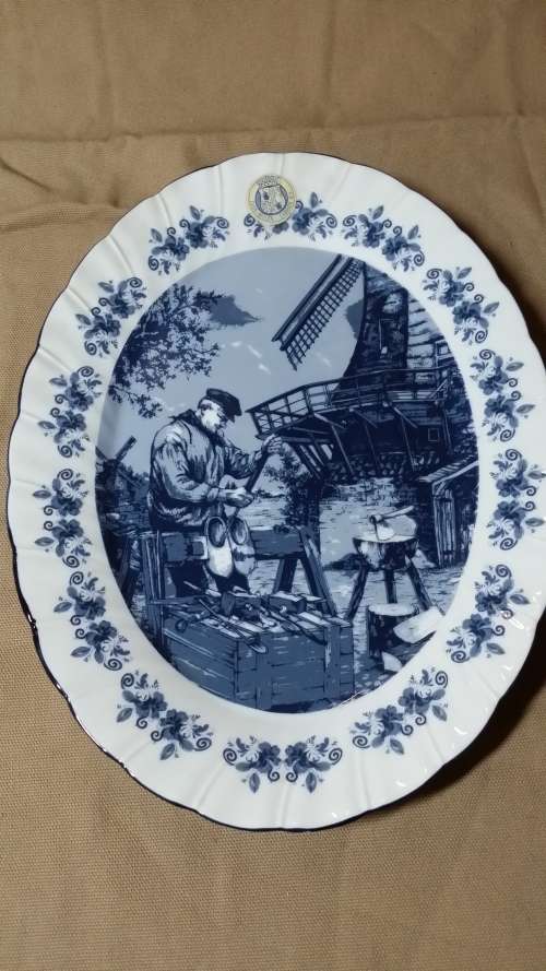 DELFT HOLLAND SPECIAL LIMITED COLLECTORS EDITION THE OLD CLOG MAKER SERIE 2717 OVAL  PLATE