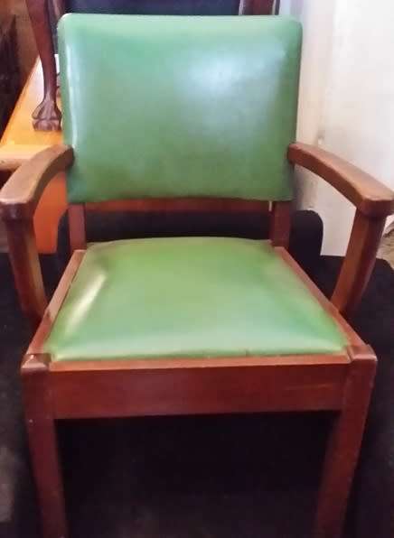 VINTAGE SOLID WOOD ARM CHAIR / BUYER MUST COLLECT IN EDENVALE JHB