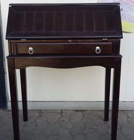 VINTAGE WRITING BUREAU   /  BUYER MUST COLLECT EDENVALE JHB