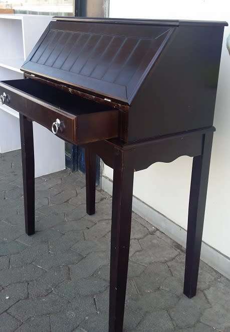 VINTAGE WRITING BUREAU   /  BUYER MUST COLLECT EDENVALE JHB